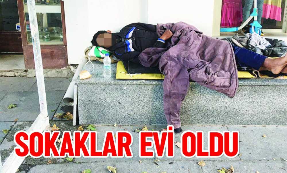 Sokaklar Evi Oldu