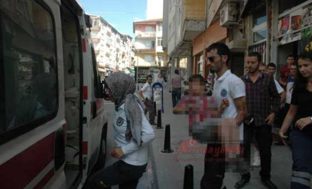 Yolun Karşısına Geçmeye Çalışan Çocuğa Motosiklet Çarptı