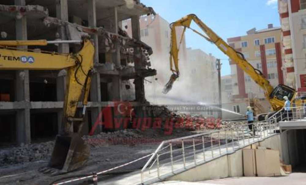 8 Katlı Binaya Yıkım