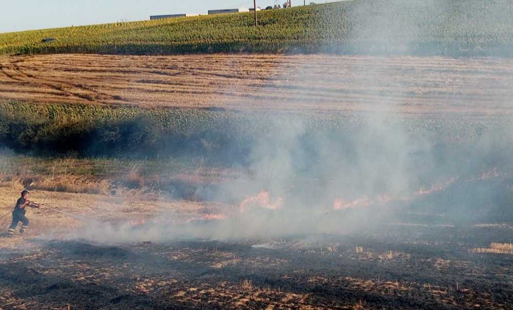 Anız Yangını Korkuttu