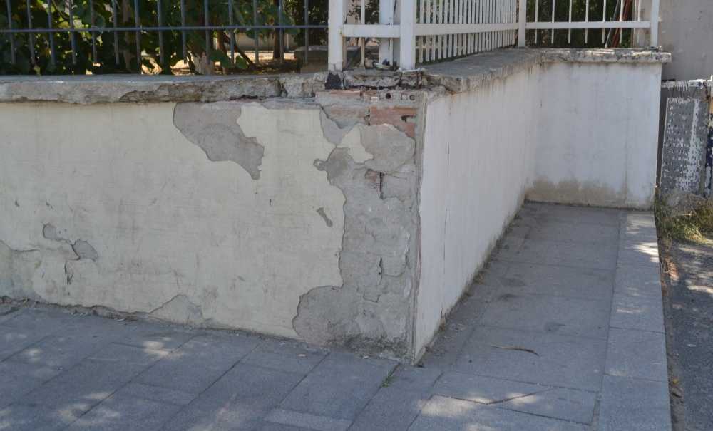 Hastanenin Duvarları Bakım İstiyor