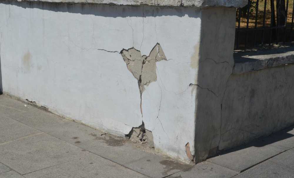 Hastanenin Duvarları Bakım İstiyor