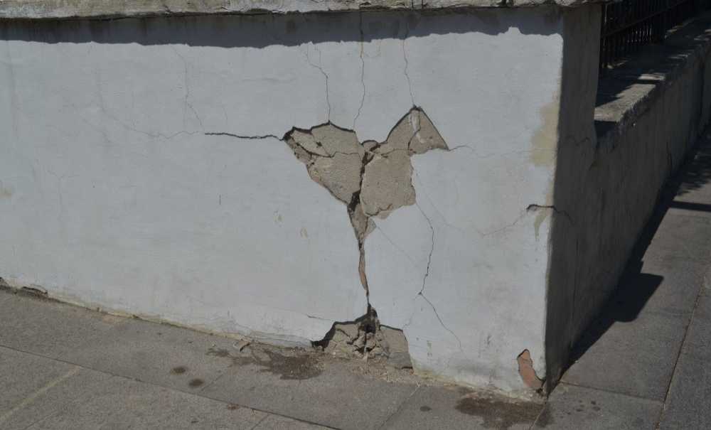 Hastanenin Duvarları Bakım İstiyor