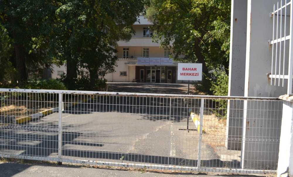 Hastanenin Duvarları Bakım İstiyor