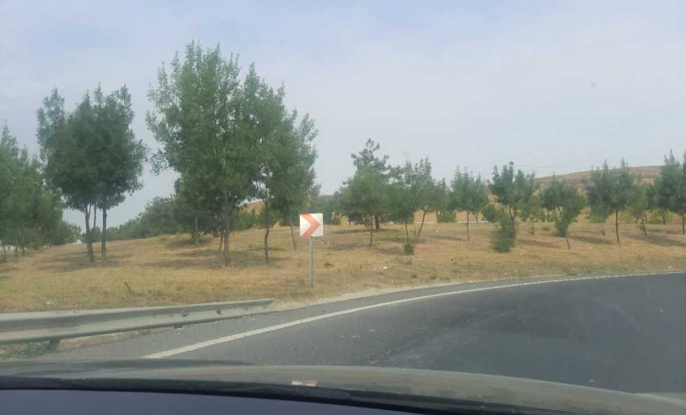 Kurşun İzi Olan Yön Tabelaları Değiştirilsin!