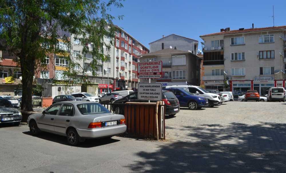 Anaokulu Olacaktı, 2 Yıldır Otopark Olarak Kullanılıyor