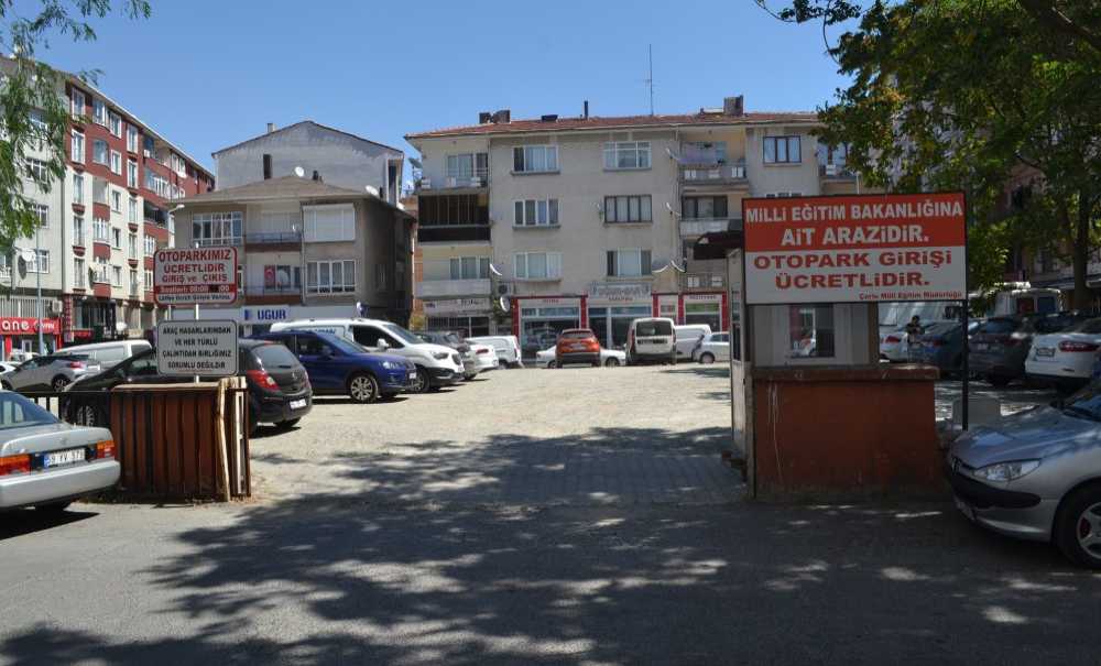 Anaokulu Olacaktı, 2 Yıldır Otopark Olarak Kullanılıyor