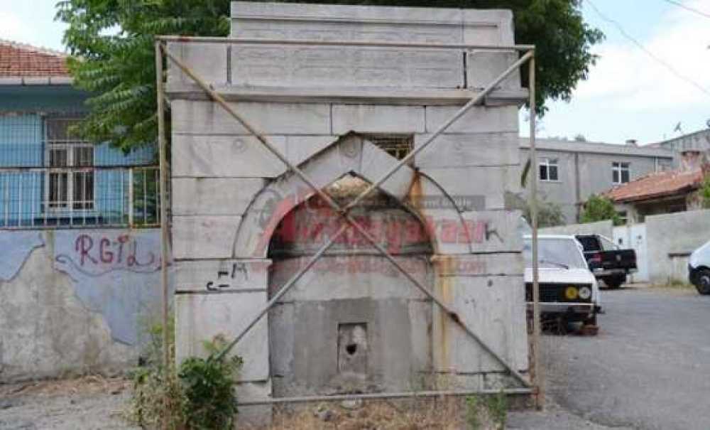 Tarihi Çeşmeye Çorlu Belediyesi'nin El Atması Bekleniyor