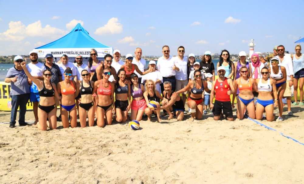 Plaj Voleybolu Halk Şenliği Gerçekleşti