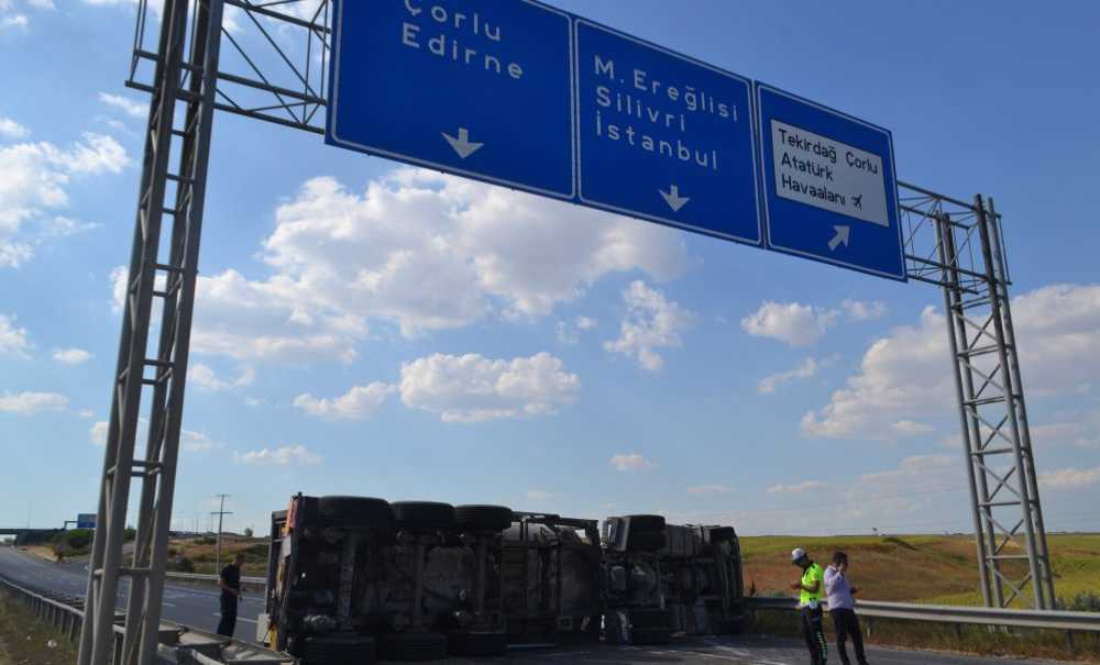 Yük Tankeri Devrildi, 1 Kişi Yaralandı