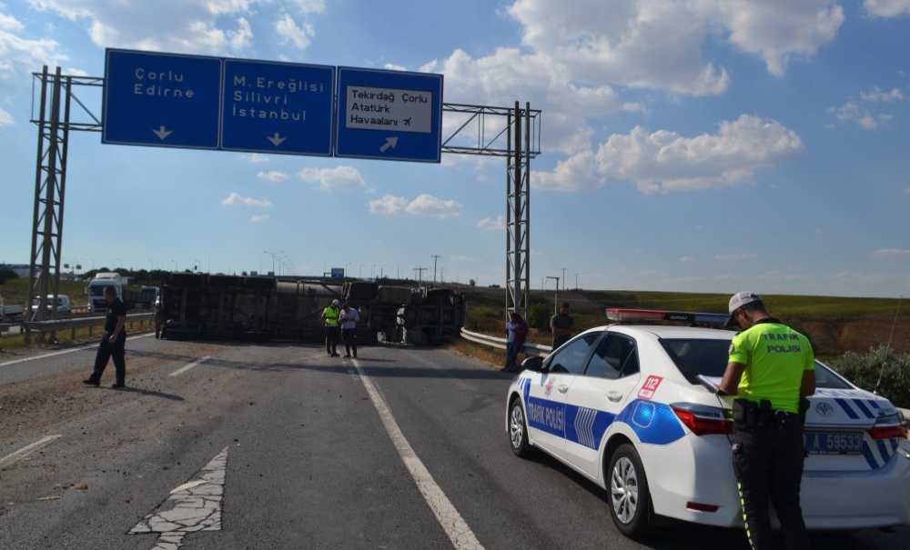 Yük Tankeri Devrildi, 1 Kişi Yaralandı