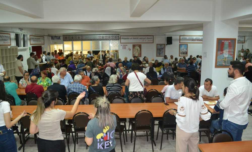 Kaymakam Sarılı Cem Evi'nde İftara Katıldı