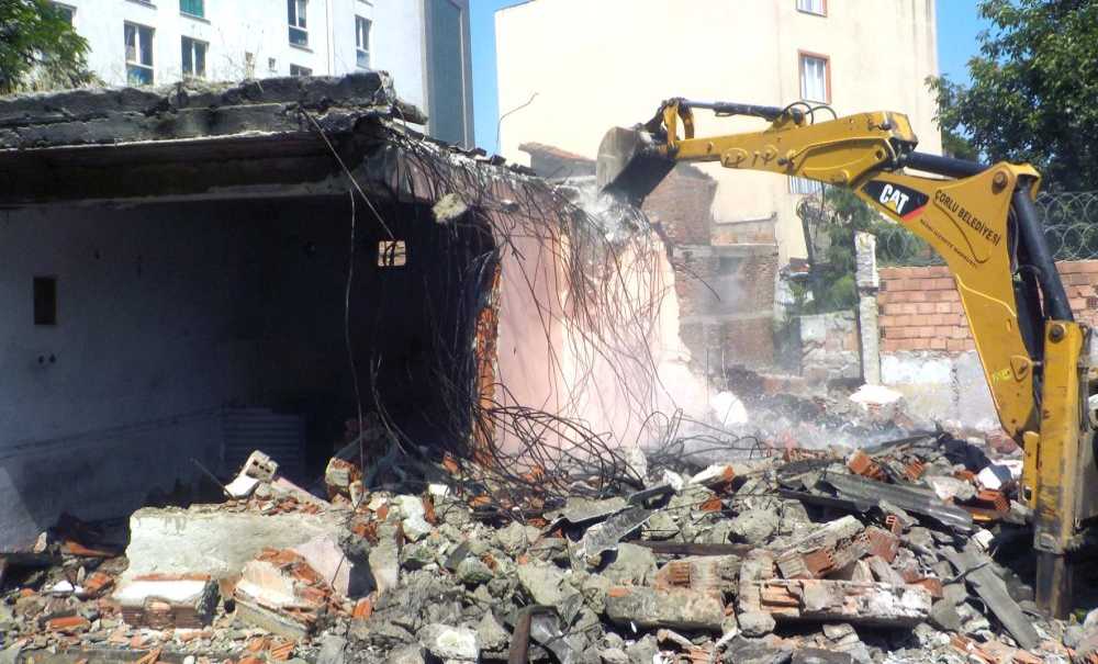 Çorlu Belediyesi Hafta Sonu 17 Metruk Bina Yıkacak