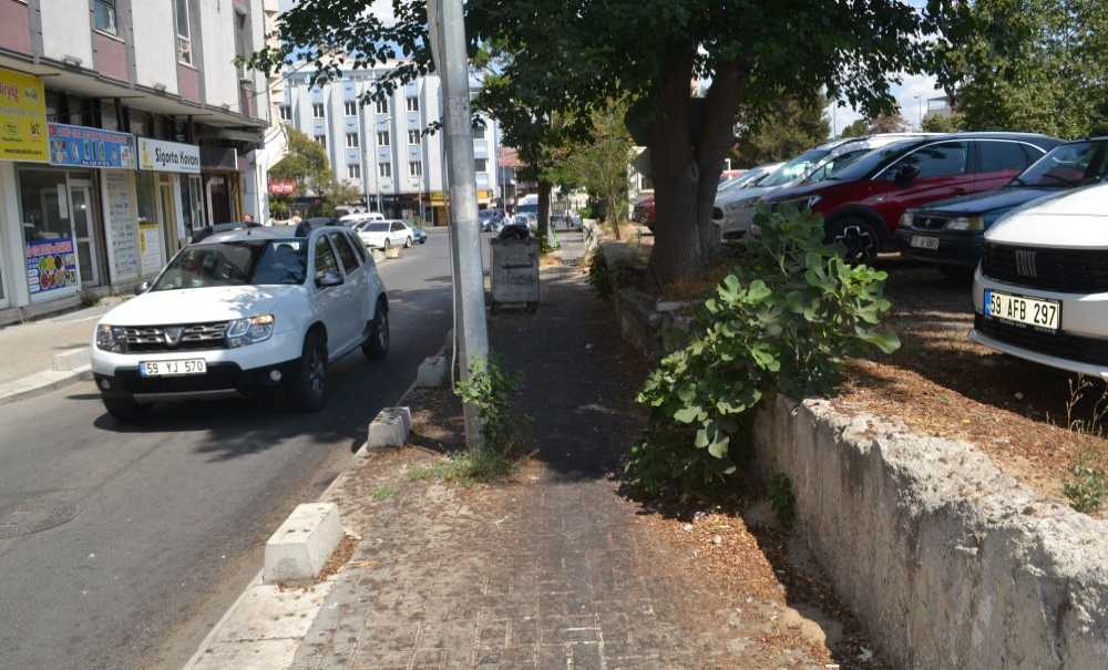 Kaldırımların Hali Tepki Çekti