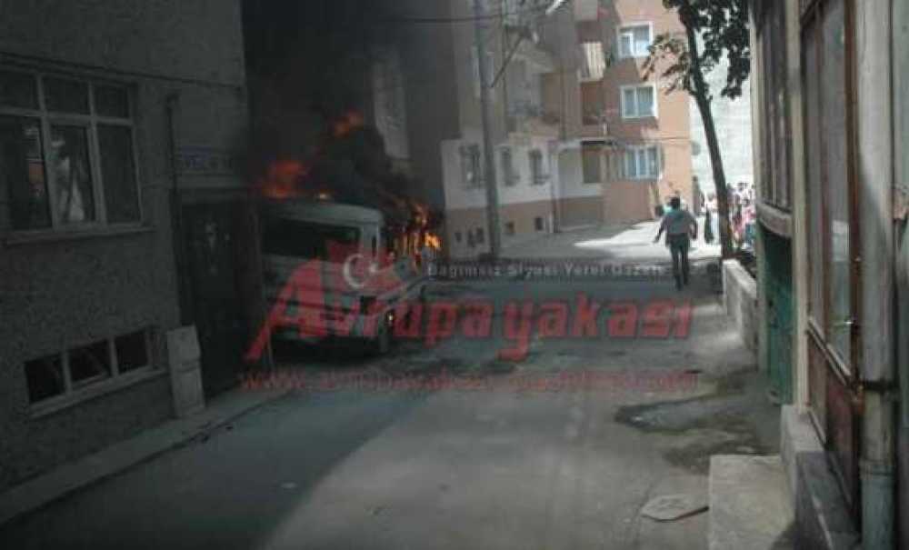 Park Halindeki Minibüs Alevlere Teslim Oldu