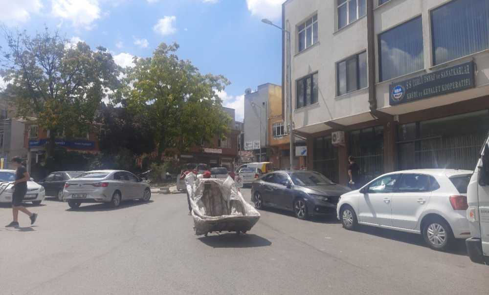 Küçük Yaşta Büyük Yükler Omuzluyorlar