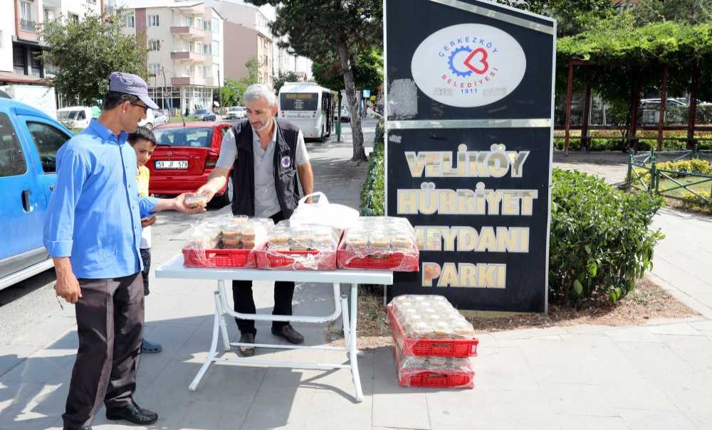 Çerkezköy Belediyesi Aşure Dağıttı