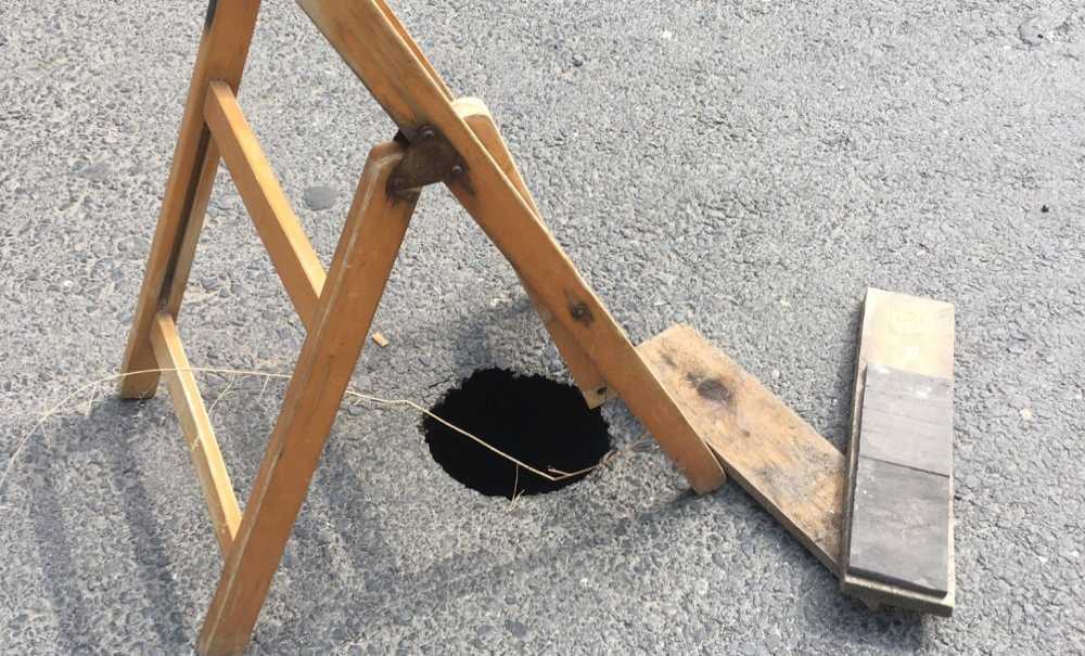 Yolun Ortasında Çukur Oluştu