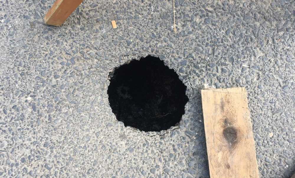 Yolun Ortasında Çukur Oluştu