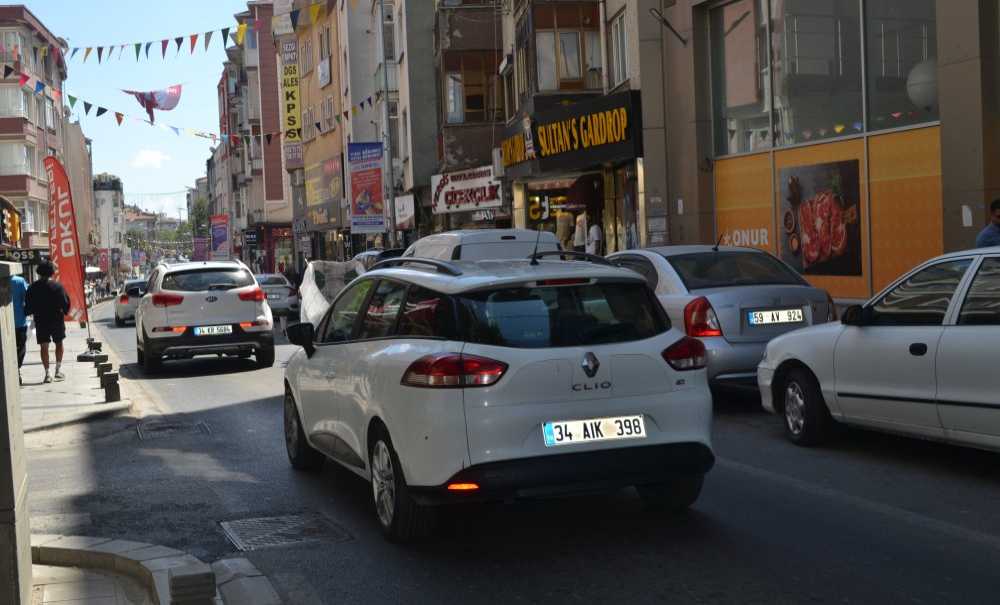 Ana Caddelere Çıkan Çekçekçiler Trafiği Engelliyor