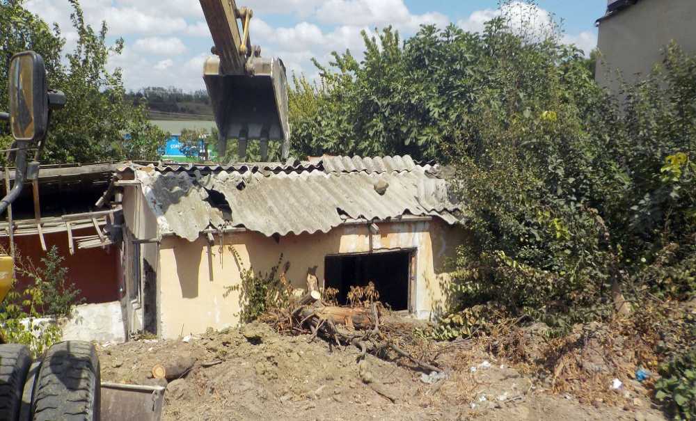 Metruk Bina Yıkımları Sürüyor