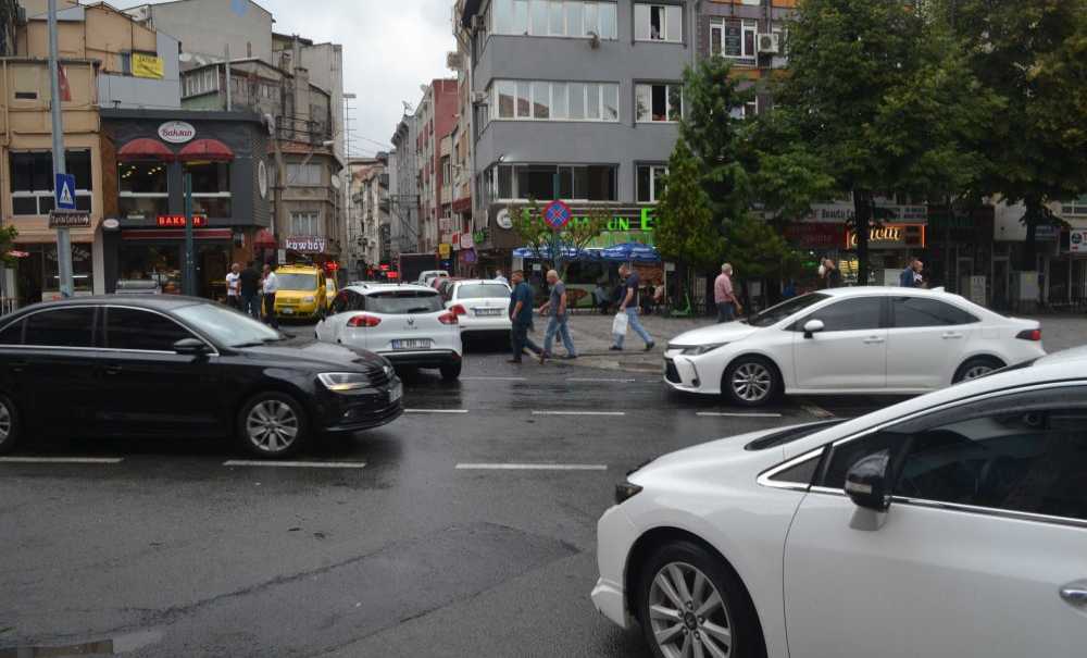 Akıncılar Caddesi'nde Çile Devam Ediyor