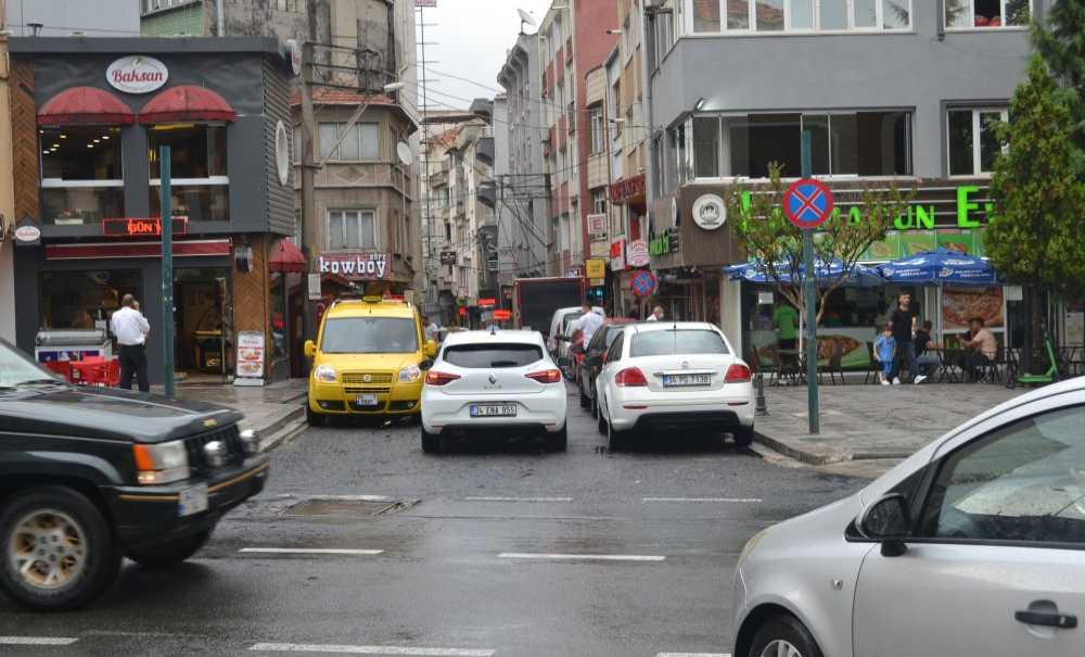 Akıncılar Caddesi'nde Çile Devam Ediyor