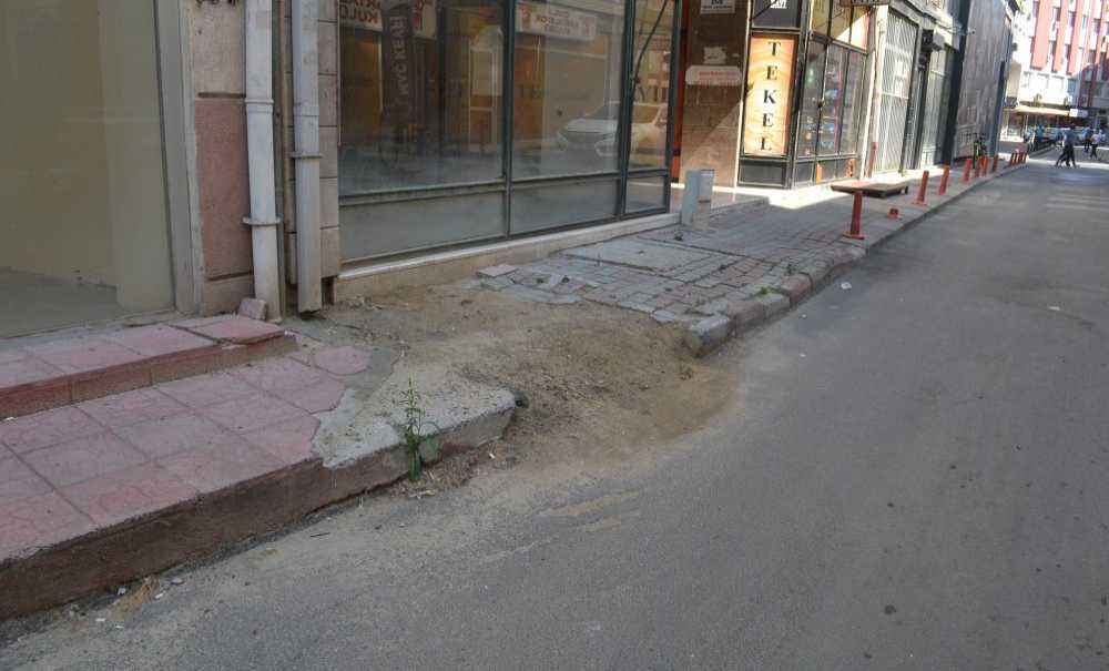 Kazılan Yollar Bir Türlü Yapılmıyor