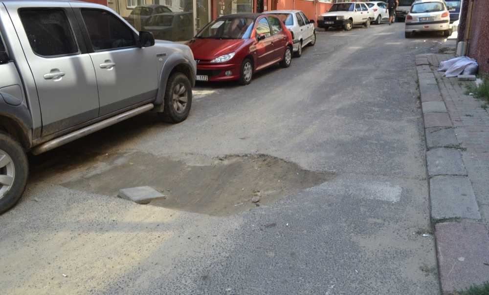 Kazılan Yollar Bir Türlü Yapılmıyor