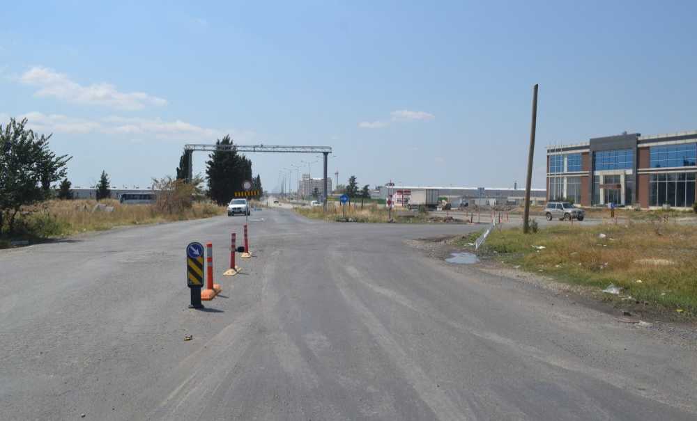 Bitmeyen Yol Tehlike Saçıyor!