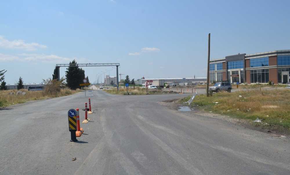 Bitmeyen Yol Tehlike Saçıyor!