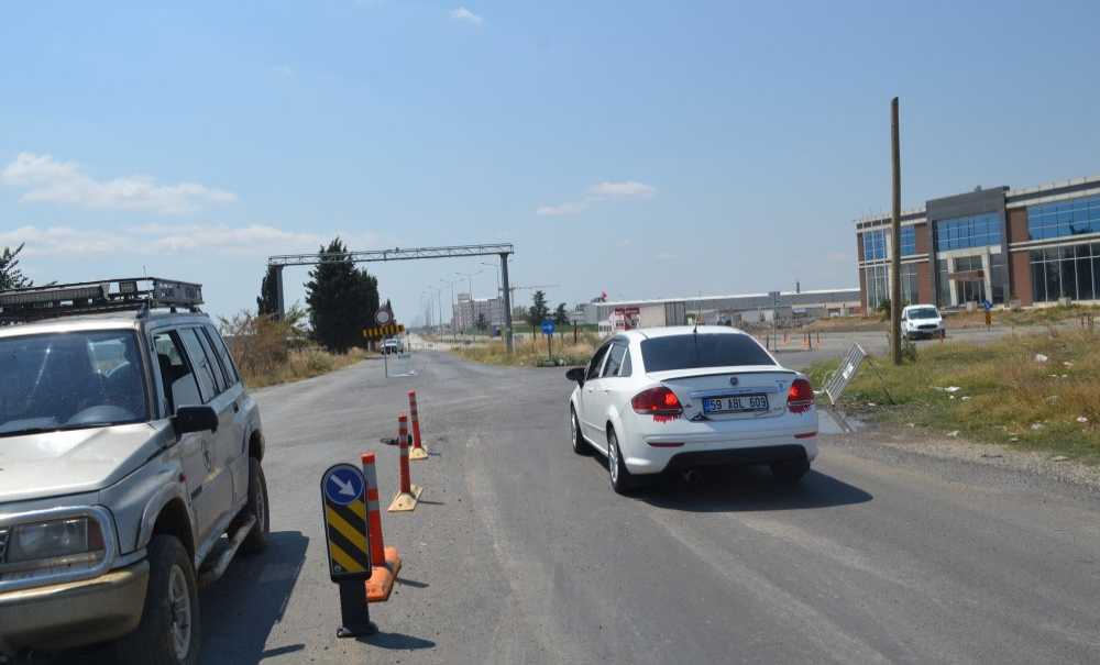 Bitmeyen Yol Tehlike Saçıyor!