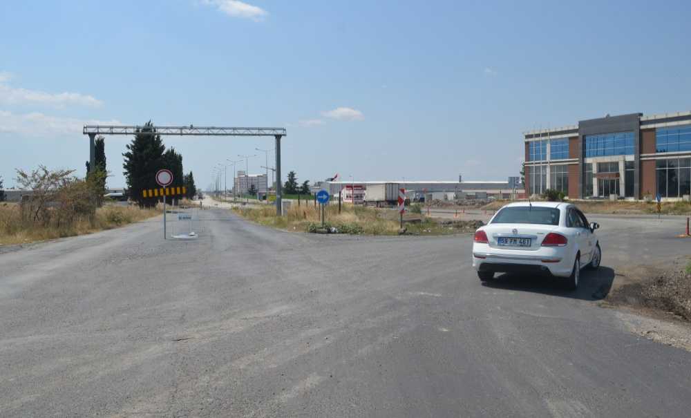 Bitmeyen Yol Tehlike Saçıyor!