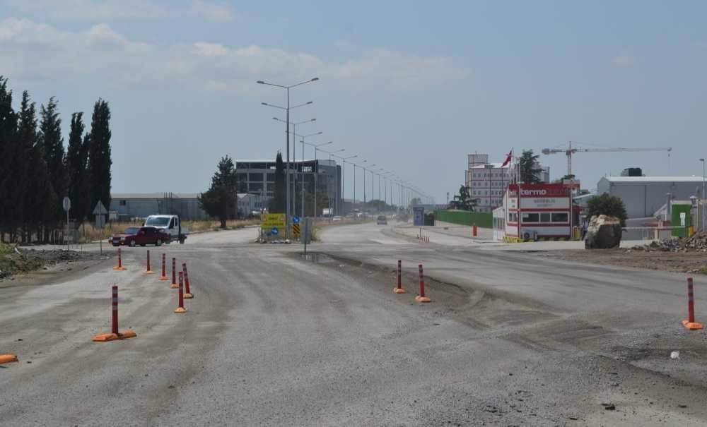 Bitmeyen Yol Tehlike Saçıyor!