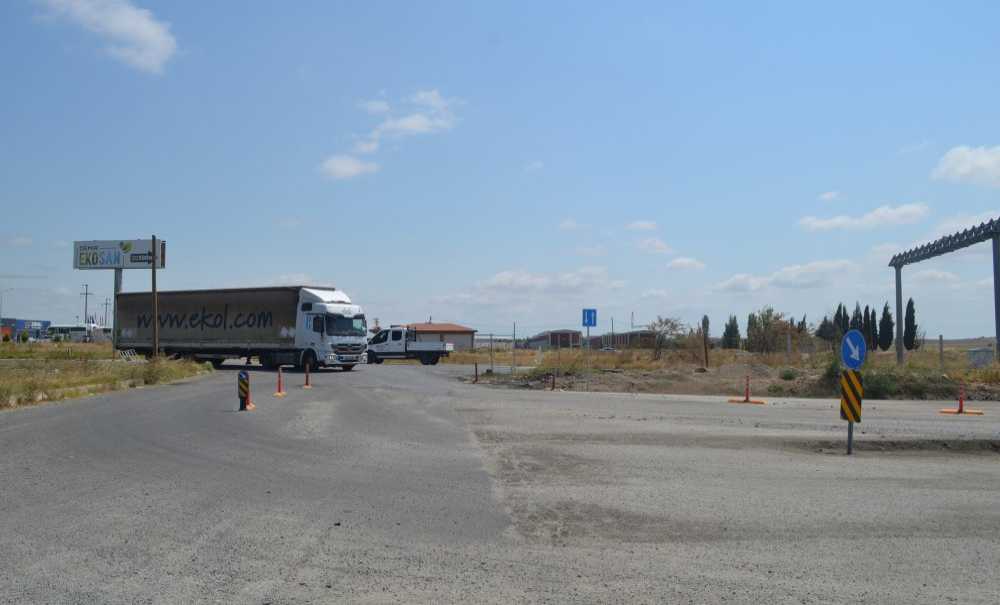 Bitmeyen Yol Tehlike Saçıyor!