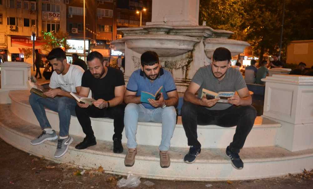 Çorlu Ülkü Ocakları Kitap Okuma Etkinliği Yaptı