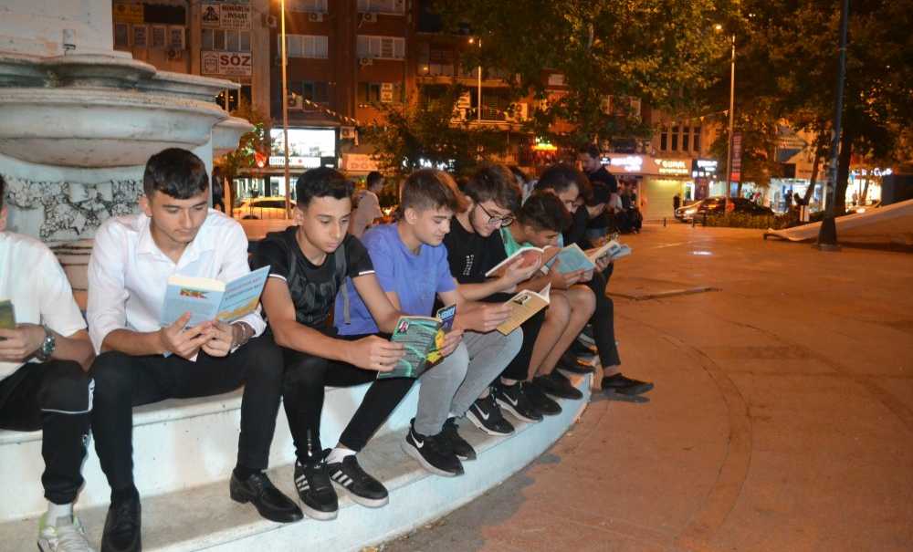 Çorlu Ülkü Ocakları Kitap Okuma Etkinliği Yaptı