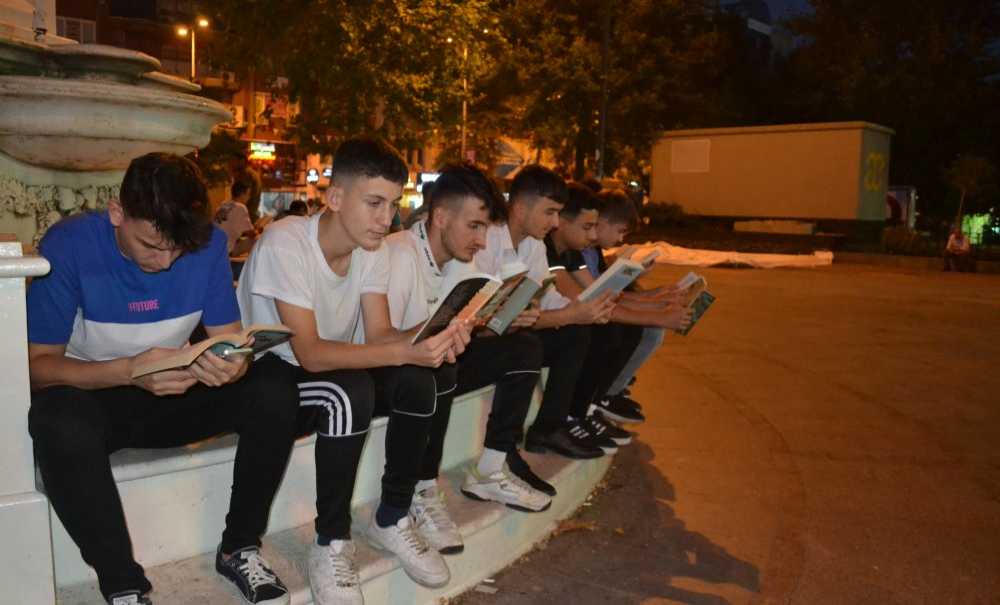 Çorlu Ülkü Ocakları Kitap Okuma Etkinliği Yaptı