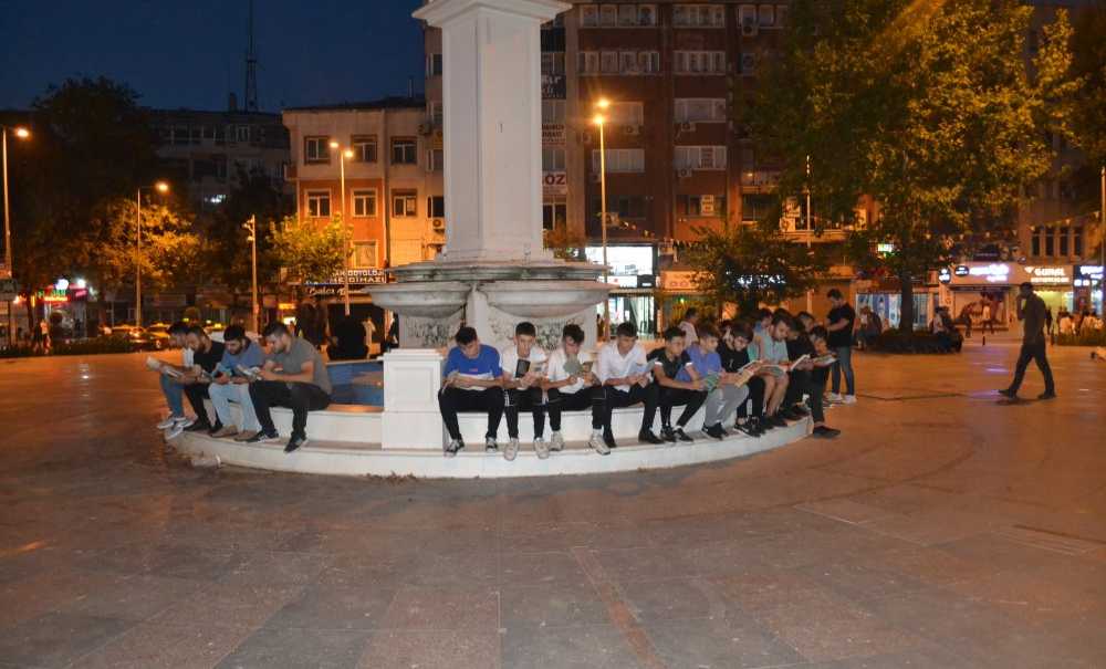 Çorlu Ülkü Ocakları Kitap Okuma Etkinliği Yaptı