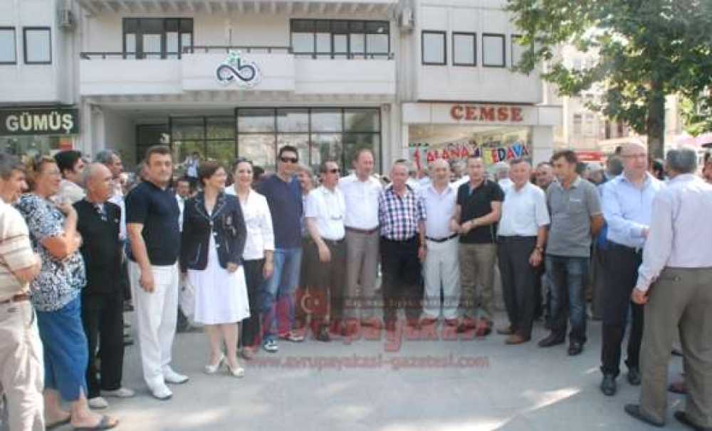 Ak Parti'den 12. Yıla Pilavlı Kutlama