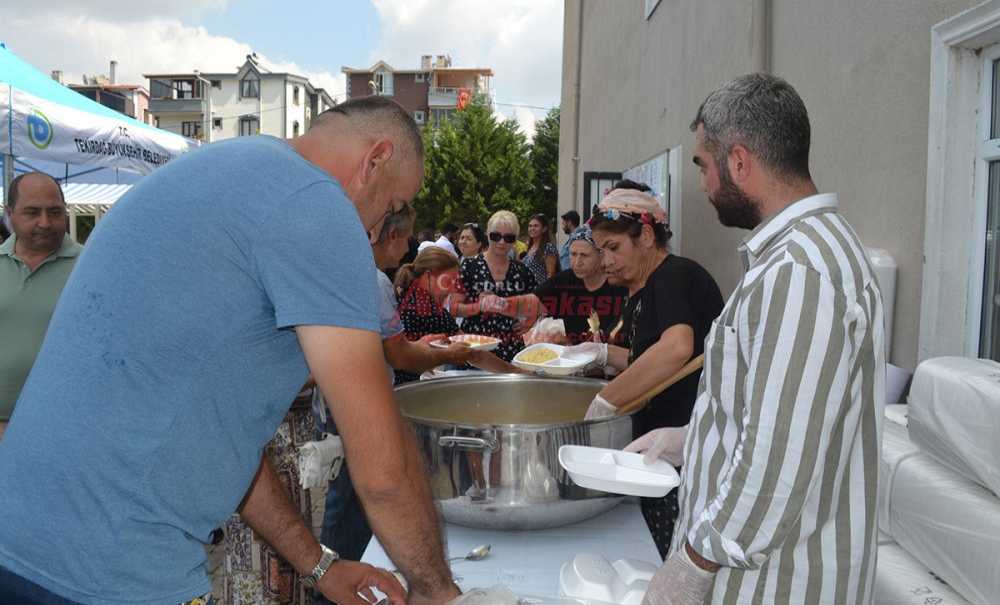 Aşure Programına Yoğun İlgi