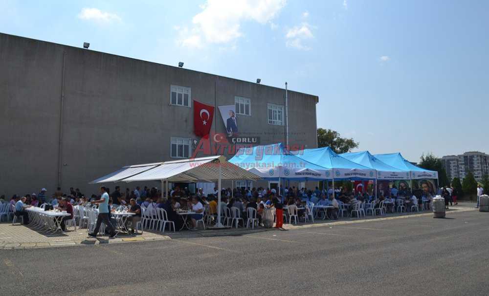 Aşure Programına Yoğun İlgi