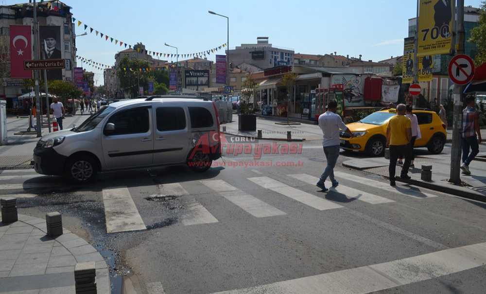 Kumyol Caddesi'nde Derin Çukur Oluştu