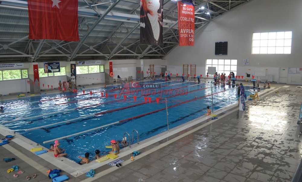 Minik Yüzücüler Sertifikalarını Aldı