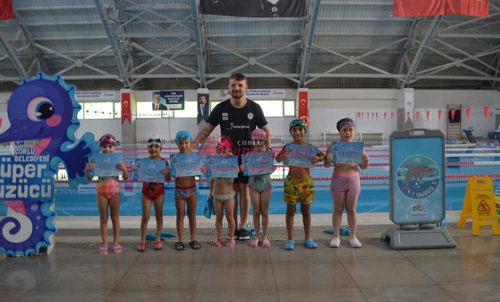 Minik Yüzücüler Sertifikalarını Aldı