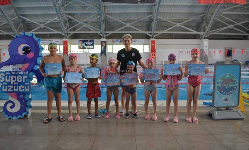 Minik Yüzücüler Sertifikalarını Aldı