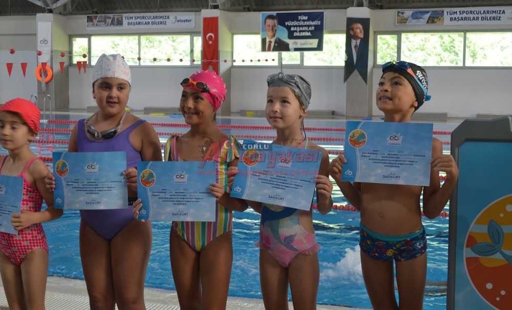 Minik Yüzücüler Sertifikalarını Aldı