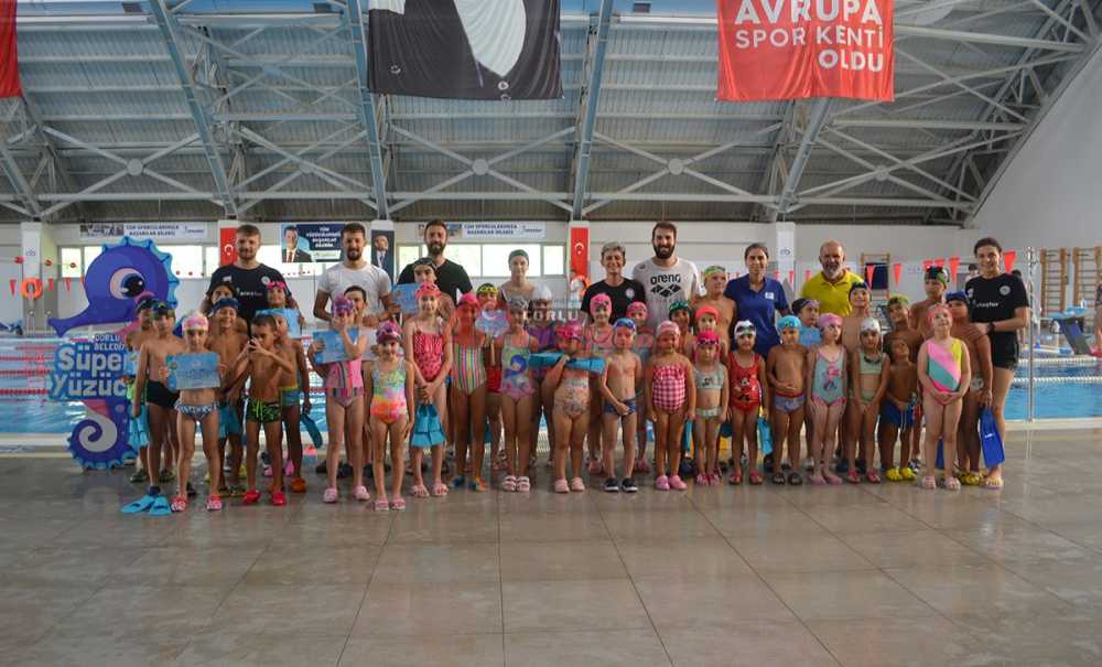 Minik Yüzücüler Sertifikalarını Aldı