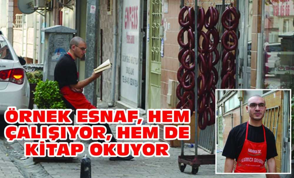 Örnek Esnaf, Hem Çalışıyor, Hem De Kitap Okuyor