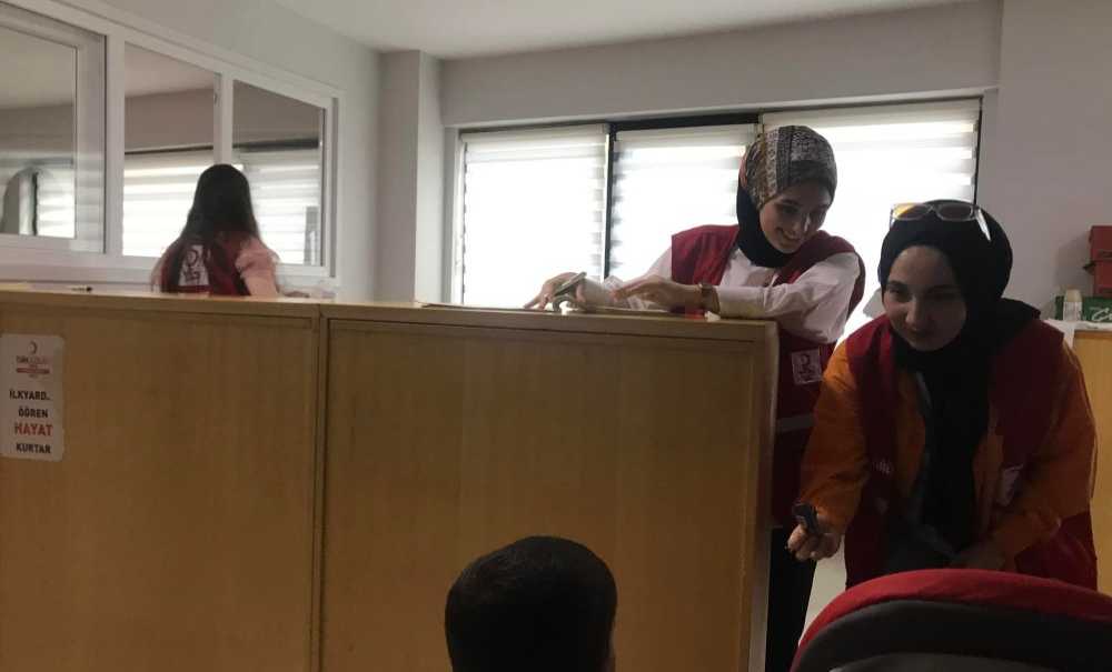 Kızılay Yardımlara Devam Ediyor